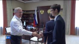 Глава Башкортостана провел для стерлитамакских школьников экскурсию по Дому республики