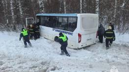 Автобус с пассажирами съехал в кювет в Башкирии: пострадали трое