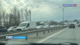 Из-за ДТП возле "Меги" в Уфе образовалась огромная пробка