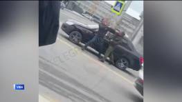 В центре Уфы на перекрестке улиц Карла Маркса и Революционной произошла драка между двумя водителями