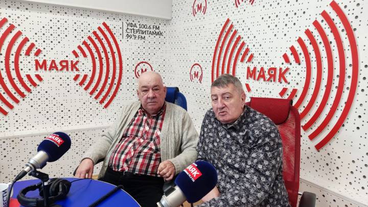 В рабочий полдень - 29.12.2025 Ветеран уфимского рок-н-ролла - в гостях на "Маяке" | ГТРК «Башкортостан»