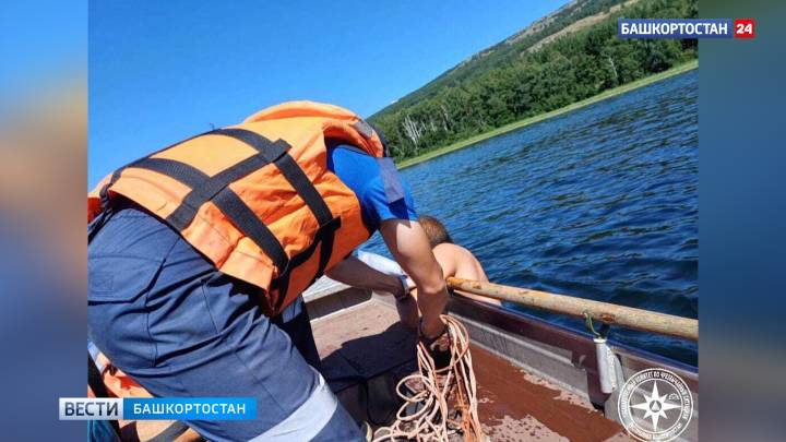 Спасатели Госкомитета Башкортостана по чрезвычайным ситуациям предотвратили трагедию на озере Талкас | ГТРК «Башкортостан»