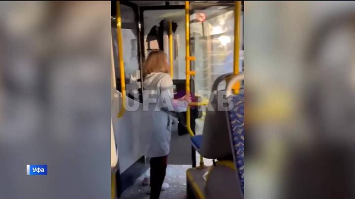В Уфе ищут дебошира, разбившего стекла в автобусе | ГТРК «Башкортостан»
