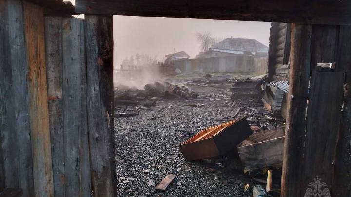 Молодой парень погиб при пожаре в селе Инзер в Башкирии | ГТРК «Башкортостан»