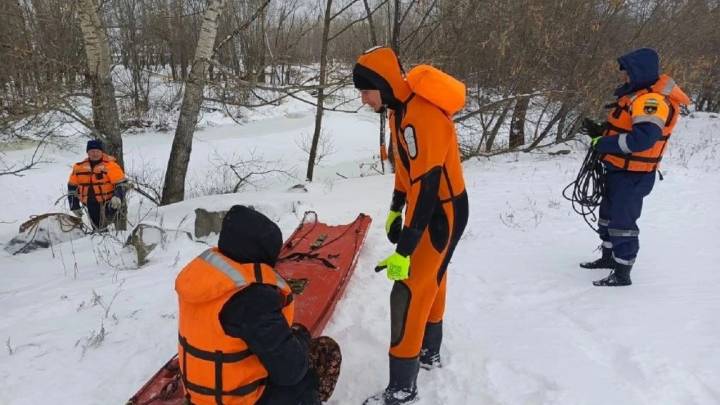 Лед треснул: на реке Белой в Башкирии спасли рыбака | ГТРК «Башкортостан»